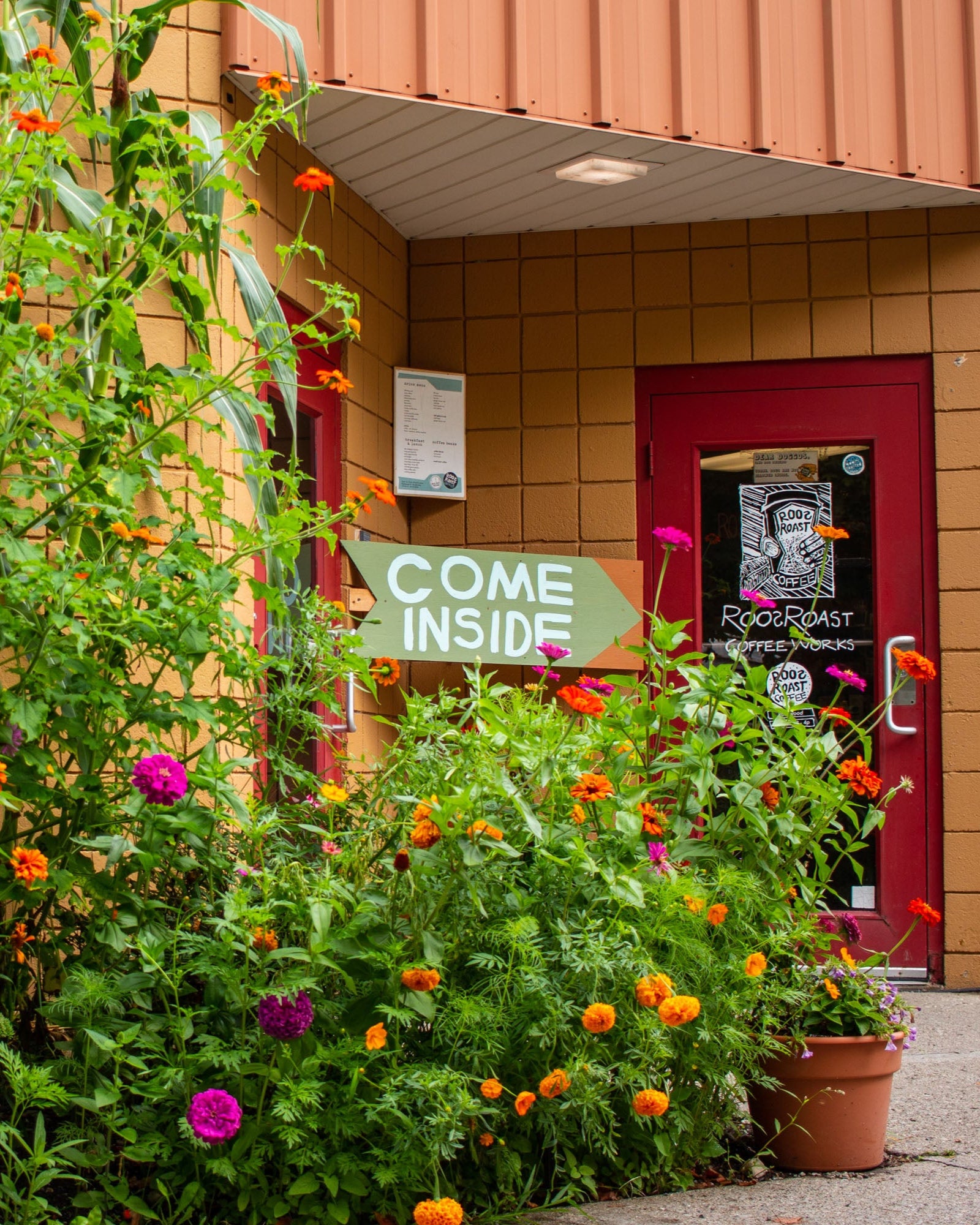 entrance to rosewood roosraost